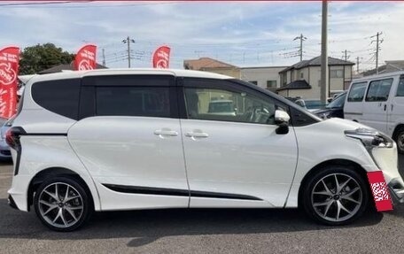 Toyota Sienta II, 2021 год, 1 600 000 рублей, 4 фотография