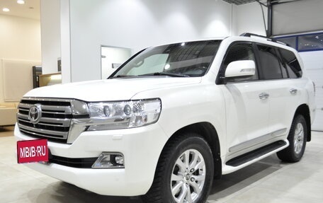 Toyota Land Cruiser 200, 2016 год, 4 999 000 рублей, 1 фотография