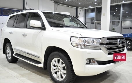 Toyota Land Cruiser 200, 2016 год, 4 999 000 рублей, 2 фотография