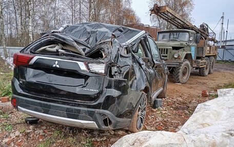 Mitsubishi Outlander III рестайлинг 3, 2015 год, 700 000 рублей, 5 фотография