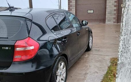 BMW 1 серия, 2011 год, 900 000 рублей, 2 фотография