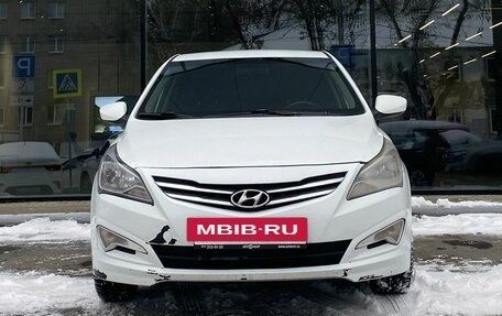 Hyundai Solaris II рестайлинг, 2015 год, 999 000 рублей, 2 фотография