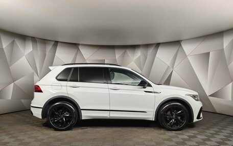 Volkswagen Tiguan II, 2022 год, 3 979 700 рублей, 6 фотография