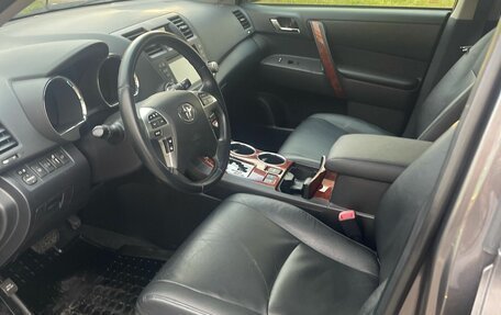 Toyota Highlander III, 2011 год, 2 289 000 рублей, 6 фотография