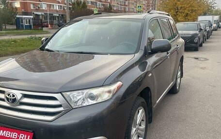 Toyota Highlander III, 2011 год, 2 289 000 рублей, 2 фотография