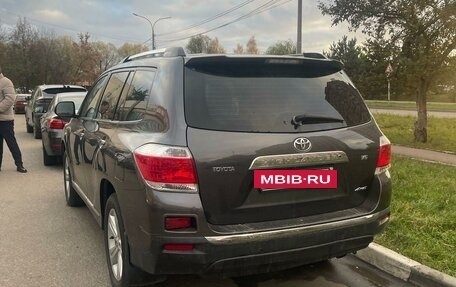 Toyota Highlander III, 2011 год, 2 289 000 рублей, 3 фотография