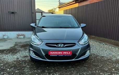 Hyundai Solaris II рестайлинг, 2013 год, 899 999 рублей, 3 фотография