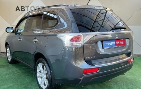 Mitsubishi Outlander III рестайлинг 3, 2013 год, 1 329 000 рублей, 4 фотография