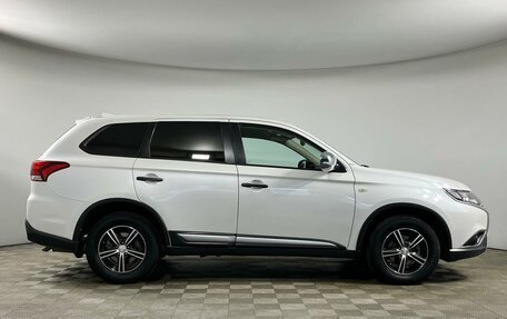 Mitsubishi Outlander III рестайлинг 3, 2019 год, 2 045 000 рублей, 4 фотография