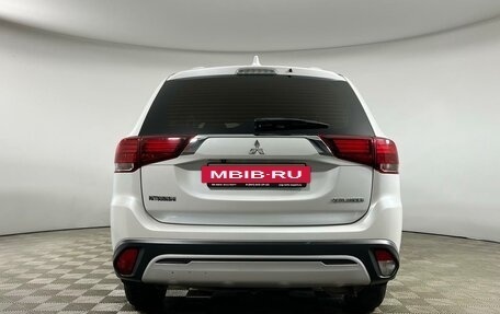 Mitsubishi Outlander III рестайлинг 3, 2019 год, 2 045 000 рублей, 5 фотография