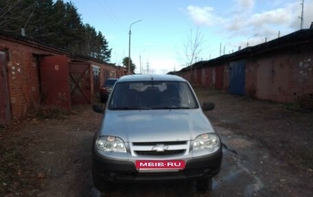 Chevrolet Niva I рестайлинг, 2009 год, 530 000 рублей, 4 фотография