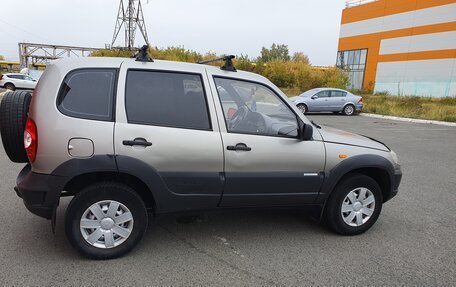 Chevrolet Niva I рестайлинг, 2009 год, 490 000 рублей, 6 фотография