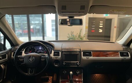 Volkswagen Touareg III, 2015 год, 3 395 000 рублей, 21 фотография