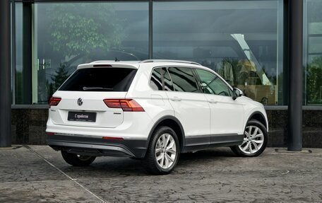 Volkswagen Tiguan II, 2018 год, 2 899 000 рублей, 2 фотография