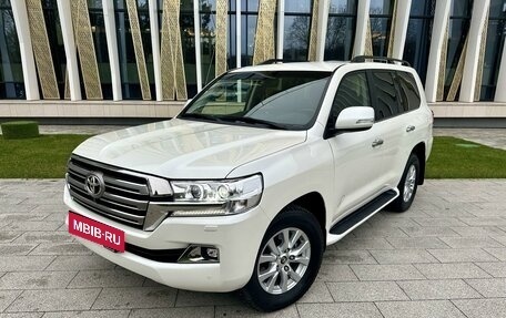 Toyota Land Cruiser 200, 2018 год, 7 600 000 рублей, 2 фотография