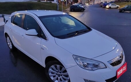 Opel Astra J, 2011 год, 830 000 рублей, 1 фотография