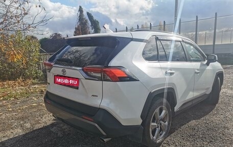 Toyota RAV4, 2021 год, 3 180 000 рублей, 1 фотография