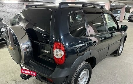 Chevrolet Niva I рестайлинг, 2017 год, 725 000 рублей, 5 фотография