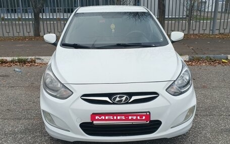 Hyundai Solaris II рестайлинг, 2012 год, 730 000 рублей, 2 фотография