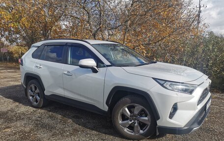 Toyota RAV4, 2021 год, 3 180 000 рублей, 2 фотография