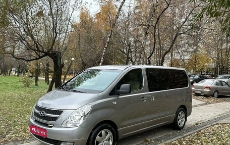 Hyundai Grand Starex Grand Starex I рестайлинг 2, 2011 год, 1 990 000 рублей, 1 фотография