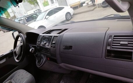 Volkswagen Caravelle T5, 2008 год, 1 450 000 рублей, 8 фотография