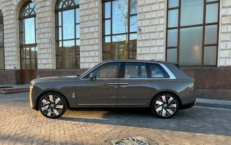 Rolls-Royce Cullinan, 2024 год, 99 000 000 рублей, 7 фотография