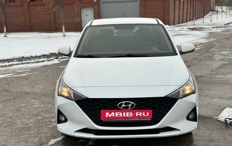 Hyundai Solaris II рестайлинг, 2021 год, 1 530 000 рублей, 2 фотография