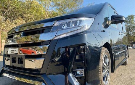 Toyota Noah III, 2019 год, 3 200 000 рублей, 11 фотография