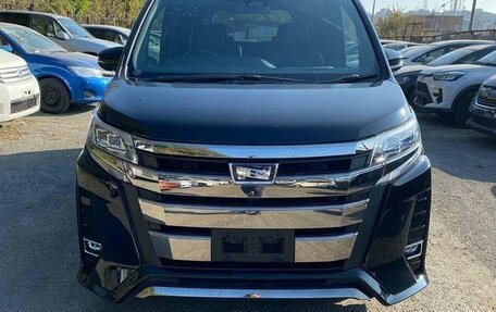 Toyota Noah III, 2019 год, 3 200 000 рублей, 21 фотография