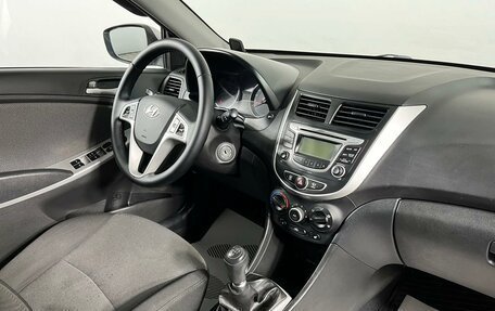 Hyundai Solaris II рестайлинг, 2013 год, 995 000 рублей, 17 фотография