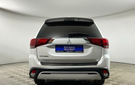 Mitsubishi Outlander III рестайлинг 3, 2020 год, 2 299 000 рублей, 5 фотография