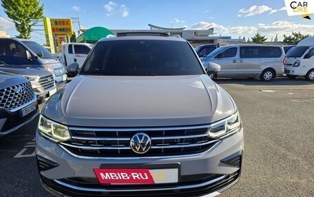 Volkswagen Tiguan II, 2022 год, 5 350 000 рублей, 2 фотография