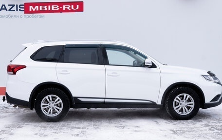 Mitsubishi Outlander III рестайлинг 3, 2018 год, 2 495 000 рублей, 4 фотография