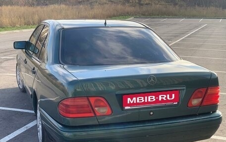 Mercedes-Benz E-Класс, 1997 год, 290 000 рублей, 3 фотография