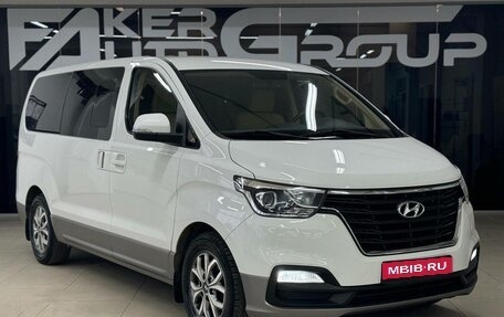 Hyundai H-1 II рестайлинг, 2018 год, 2 850 000 рублей, 2 фотография