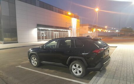 Toyota RAV4, 2021 год, 3 500 000 рублей, 4 фотография