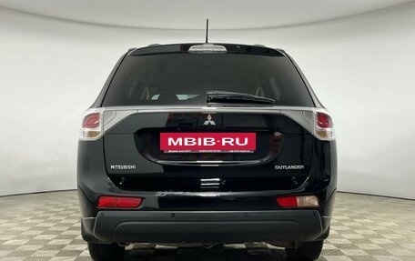 Mitsubishi Outlander III рестайлинг 3, 2014 год, 1 475 000 рублей, 4 фотография