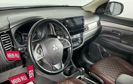 Mitsubishi Outlander III рестайлинг 3, 2014 год, 1 475 000 рублей, 5 фотография