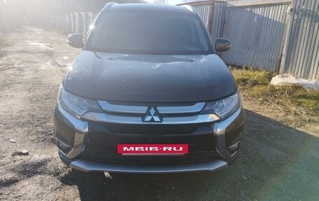 Mitsubishi Outlander III рестайлинг 3, 2017 год, 2 100 000 рублей, 4 фотография