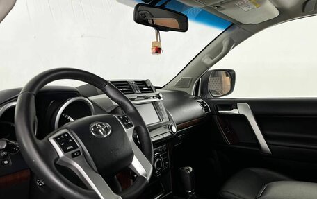 Toyota Land Cruiser Prado 150 рестайлинг 2, 2016 год, 3 950 000 рублей, 13 фотография