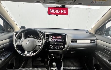 Mitsubishi Outlander III рестайлинг 3, 2018 год, 2 180 000 рублей, 17 фотография