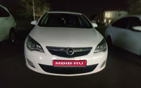 Opel Astra J, 2010 год, 670 000 рублей, 1 фотография