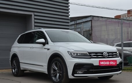 Volkswagen Tiguan II, 2020 год, 3 889 000 рублей, 2 фотография