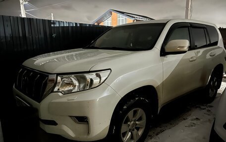 Toyota Land Cruiser Prado 150 рестайлинг 2, 2017 год, 5 000 000 рублей, 2 фотография