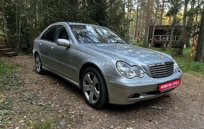 Mercedes-Benz C-Класс, 2004 год, 730 000 рублей, 1 фотография