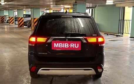 Mitsubishi Outlander III рестайлинг 3, 2020 год, 2 650 000 рублей, 5 фотография