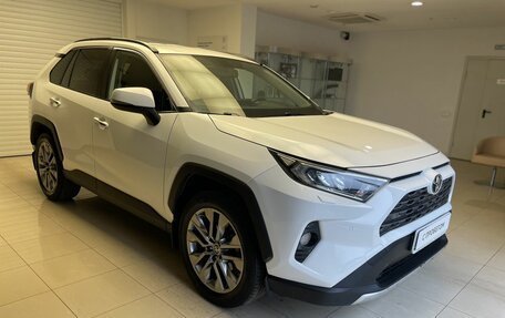 Toyota RAV4, 2019 год, 2 870 000 рублей, 3 фотография