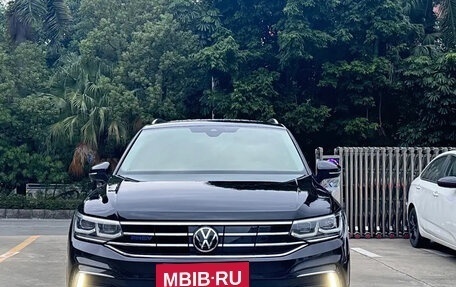 Volkswagen Tiguan II, 2022 год, 2 500 000 рублей, 2 фотография