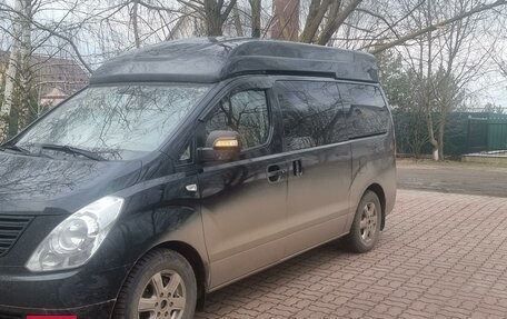 Hyundai H-1 II рестайлинг, 2013 год, 2 300 000 рублей, 4 фотография